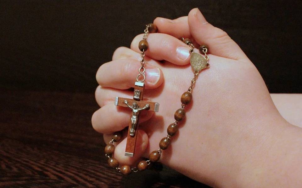 Oraciones para Nueve días después del fallecimiento de un familiar:  novenario, santo rosario