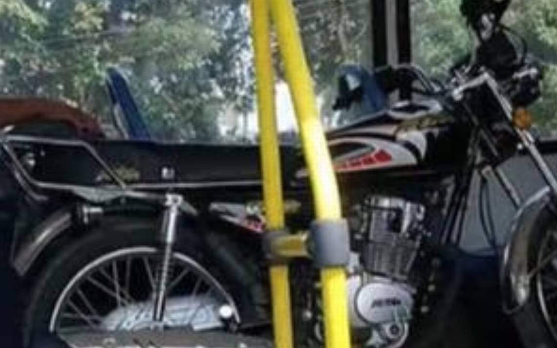 Cómo la subieron? Transportan motocicleta dentro de un autobús y se vuelve  viral - El Sol de Puebla | Noticias Locales, Policiacas, sobre México,  Puebla y el Mundo