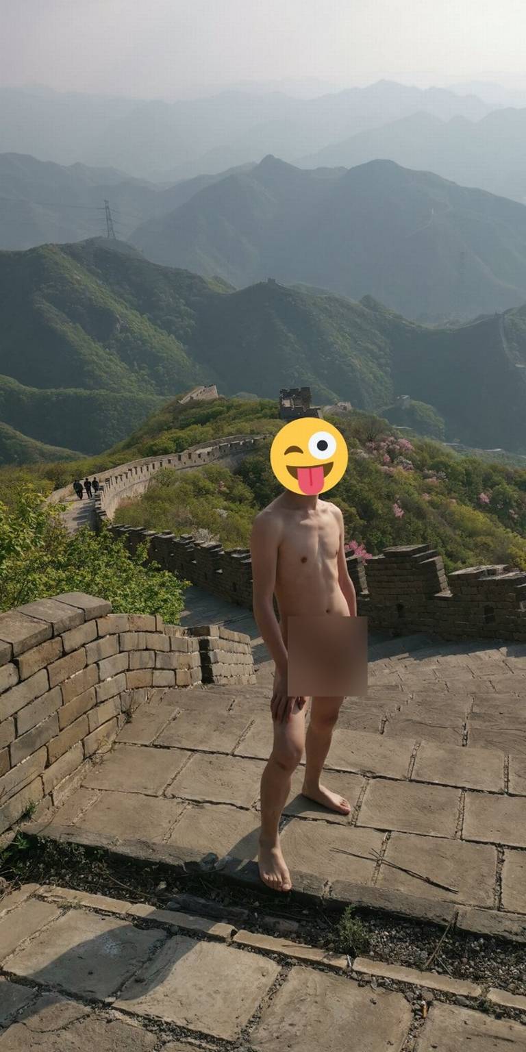 Fotos] Como Dios lo trajo al mundo, turista se fotografía desnudo en la  Gran Muralla China - El Sol de Puebla | Noticias Locales, Policiacas, sobre  México, Puebla y el Mundo