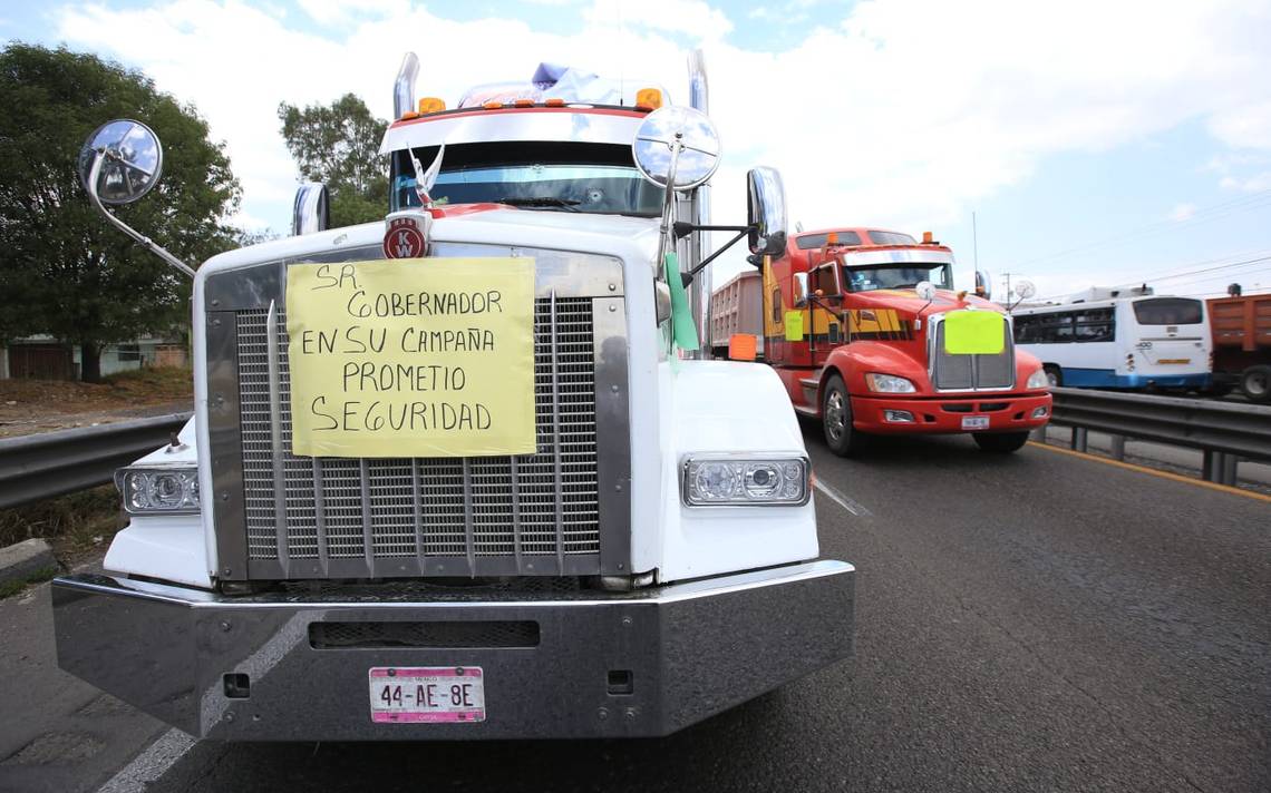 Nosotros salimos a trabajar y nos están matando: traileros al cerrar  autopista México-Puebla - El Sol de Puebla | Noticias Locales, Policiacas,  sobre México, Puebla y el Mundo