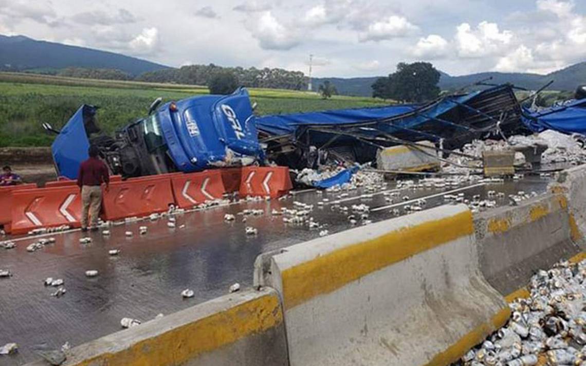 Cierre En Ambos Sentidos De La Autopista México Puebla Kilómetro 46 Volcadura De Trailer 7083