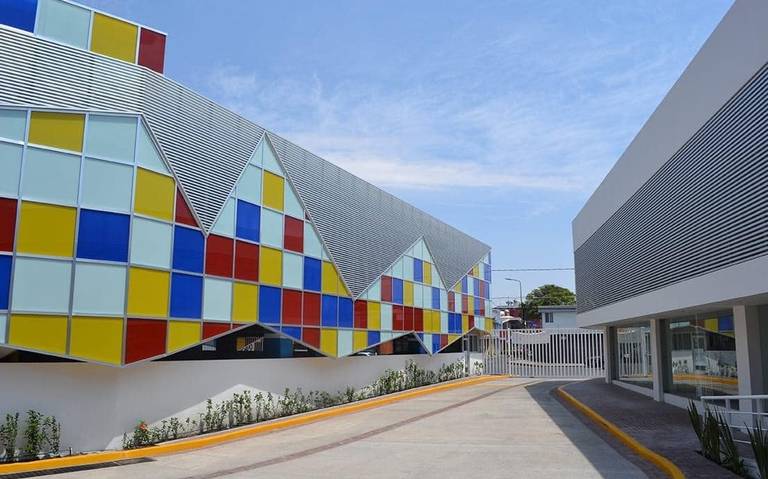 Instituto Oriente de Puebla, A. C. - Nada es verdad ni es mentira y todo  depende del color del cristal con que se mira Desde abajo y hacia  arriba, es que se