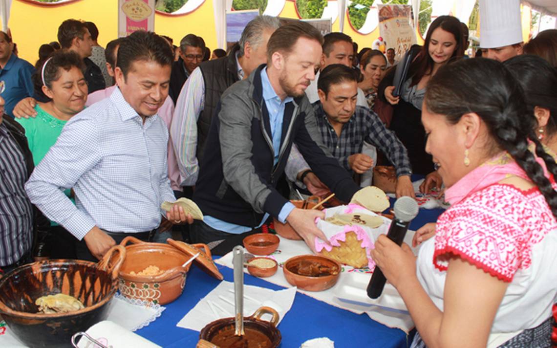 Tradición y sabor engalanan el Festival del Mole en San Andrés Cholula