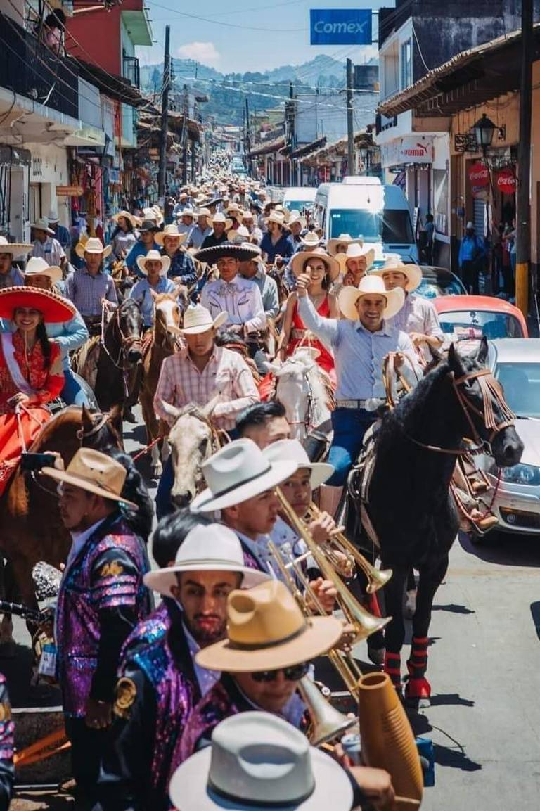 Evelio Navarro gasta más de un millón en cabalgata y fiestas religiosas -  El Sol de Puebla | Noticias Locales, Policiacas, sobre México, Puebla y el  Mundo