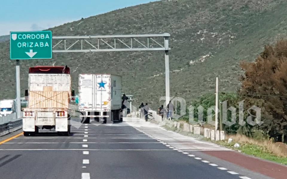 Video Asi Asaltan A Camioneros En La Carretera Puebla Orizaba Noticias Deportes Gossip Columnas El Sol De Mexico