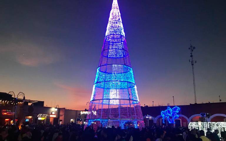 La Navidad llegó a San Pedro Cholula! Realizan el encendido del mega árbol  navideño - El Sol de Puebla | Noticias Locales, Policiacas, sobre México,  Puebla y el Mundo