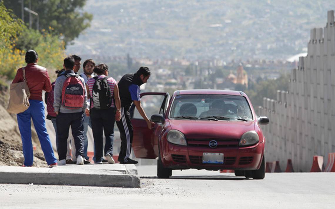 Crece Red De Taxis Piratas En El Periferico Ecologico De Puebla