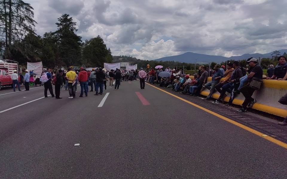 Después de 10 horas liberan manifestantes de Tlahuapan la autopista México-Puebla – El Sol de Puebla