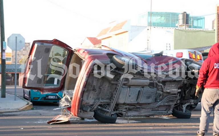 Se registra aparatoso choque-volcadura en la Bugambilias Puebla - El Sol de  Puebla | Noticias Locales, Policiacas, sobre México, Puebla y el Mundo